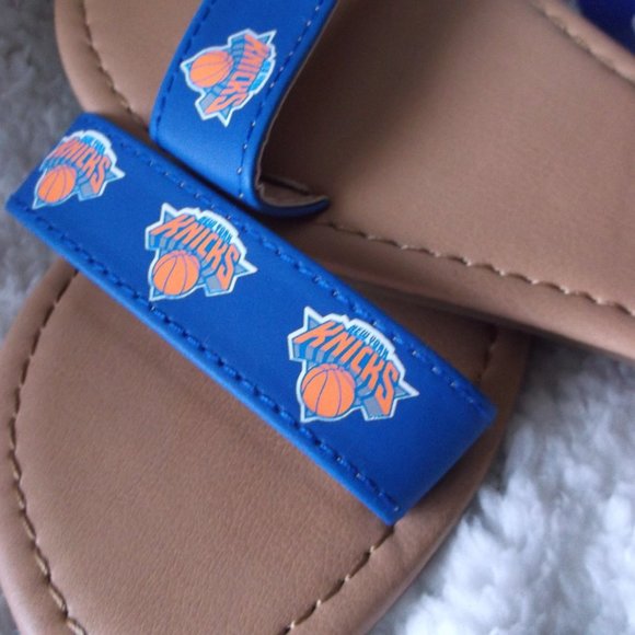 NWT - New York Knicks Double Strap Sandals - Small (5/6) - Picture 8 of 11
